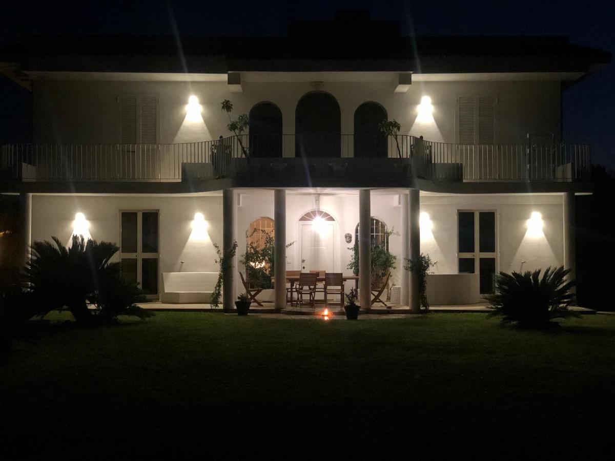 Casa Blanca B&B Latina Exteriér fotografie