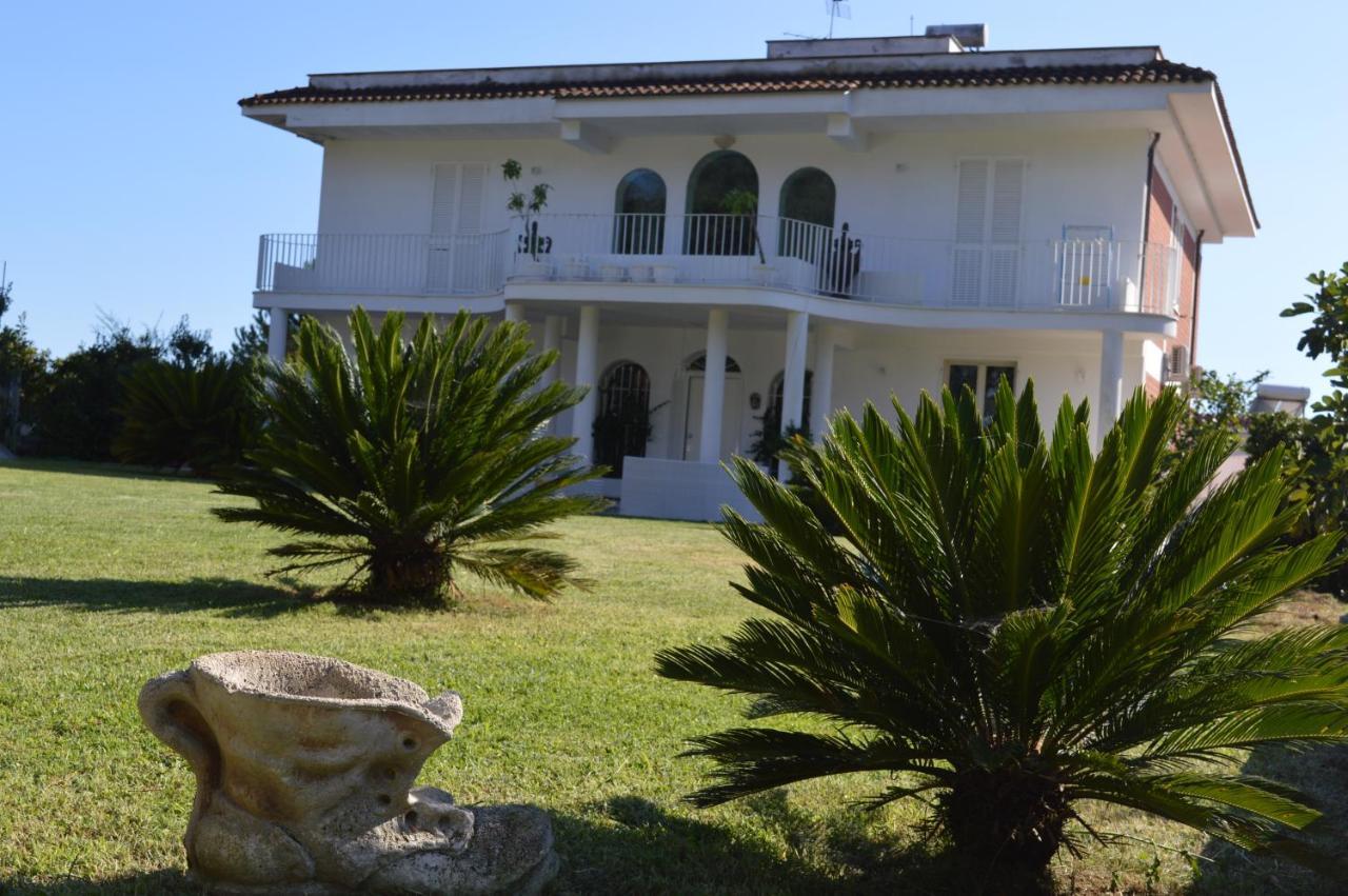 Casa Blanca B&B Latina Exteriér fotografie
